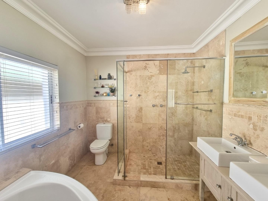 5 Bedroom Property for Sale in Sandbaai Western Cape